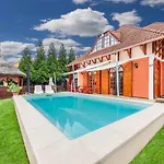 Casa de Férias Holiday Home Balatonbereny - Balaton 18099 Balatonberény