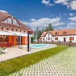 Casa de Férias Holiday Home Balatonbereny - Balaton 18099 *