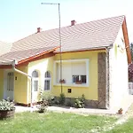 Casa de Férias Holiday Home Balatonbereny - Balaton 18099 Balatonberény