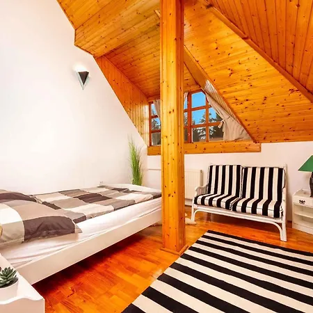 - Balaton 18099 Balatonbereny