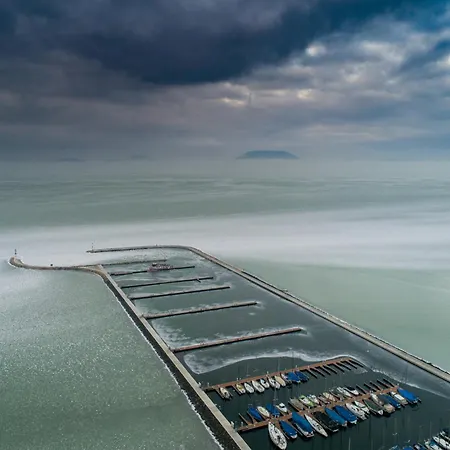 - Balaton 18099 Casa de Férias Balatonberény