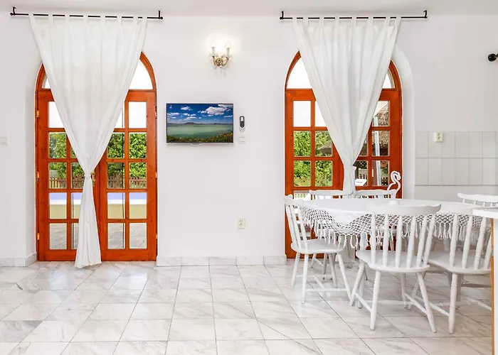 - Balaton 18099 Casa de Férias Balatonberény